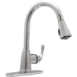Market Single-Handle Pull-Down Sprayer Kitchen Faucet In Chrome