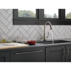 Dominic Single-Handle Pull-Down Sprayer Kitchen Faucet With Touch2O & ShieldSpray Technology In SpotShield Stainless -Household Items 3fb392dca9023406aa66a35f754f0fcc 1800x1800